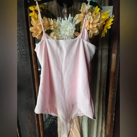 Pale Pink Textured Bodysuit Dynamite Top NWT Decorative Crystal Bows Size Large - Picture 3 of 7